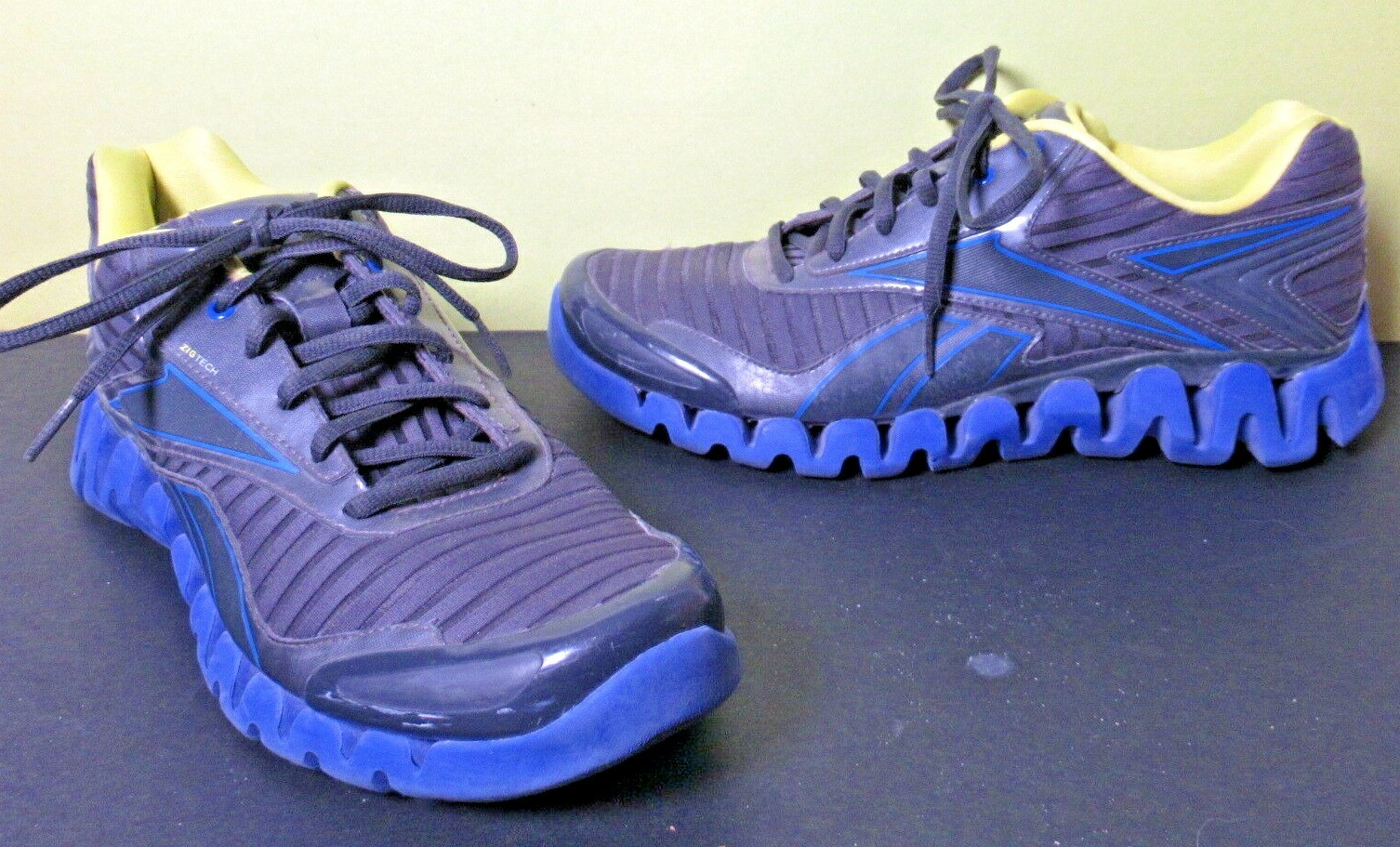 Reebok Zig Tech Mens Size 10 and a half 